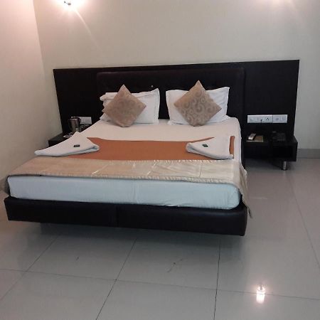 Hotel Western Inn Vasai Ngoại thất bức ảnh