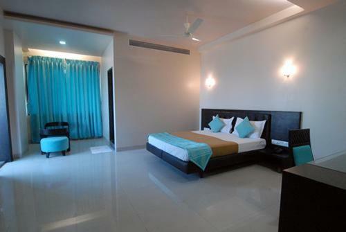 Hotel Western Inn Vasai Ngoại thất bức ảnh
